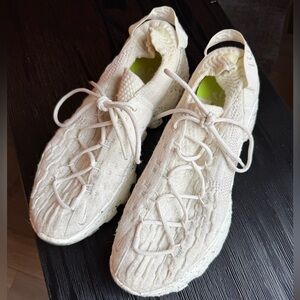 NIKE SPACE HIPPIE - WOMENS 9 - SAIL White